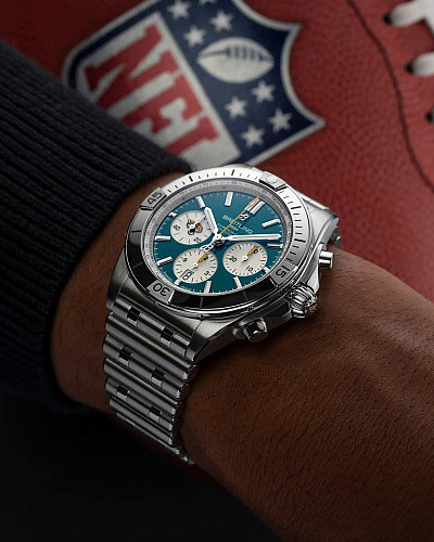 Breitling Chronomat B01 42 NFL NFL Jacksonville Jaguars Edition AB01342B1L3A1