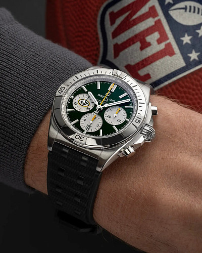 Breitling Chronomat B01 42 NFL Green Bay Packers Edition AB01342B1L1S1