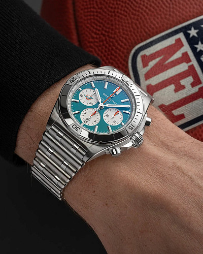 Breitling Chronomat B01 42 NFL Miami Dolphins Edition AB01342B1L2A1